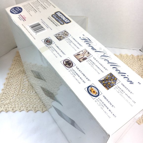 Bernat Cabbage Roses Latch Hook Rug Kit Vtg - Picture 9 of 14